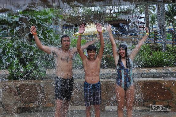 Com os sobrinhos Antonio e Bebel no Beach Park, em Fortaleza, capital do Ceará
